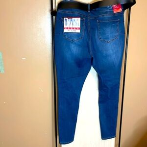 New song woman jeans curvy high rise skinny ankle size 17/33